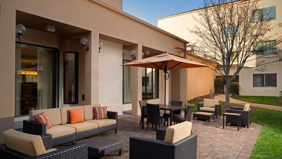 Courtyard Charlotte Arrowood Hotel Exterior photo