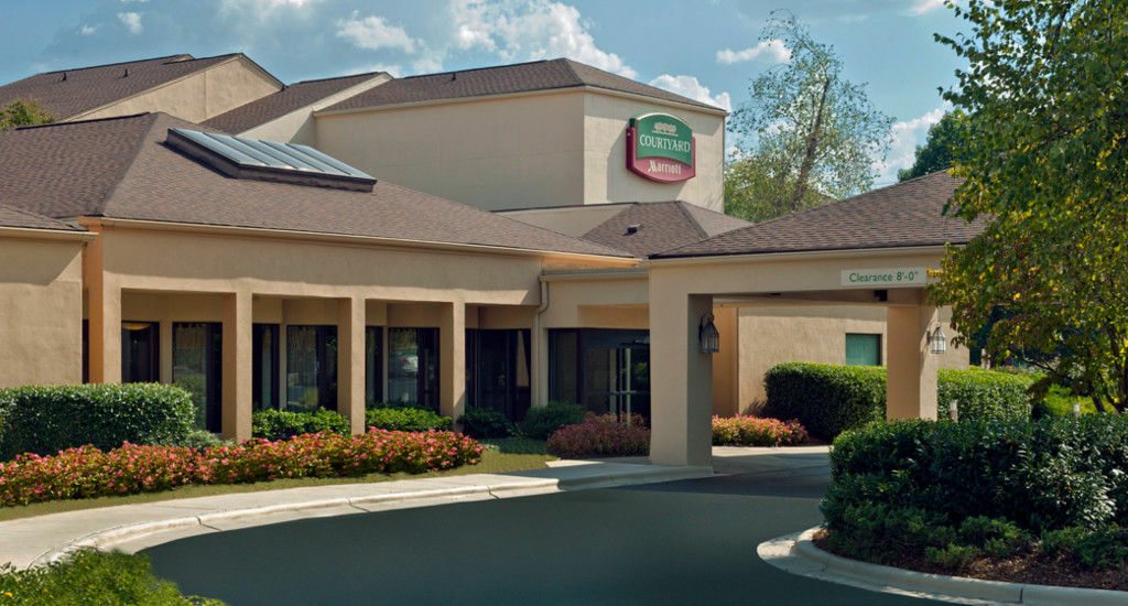 Courtyard Charlotte Arrowood Hotel Exterior photo